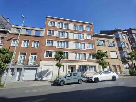 schaerbeek – studio idéalement situé avec bon peb