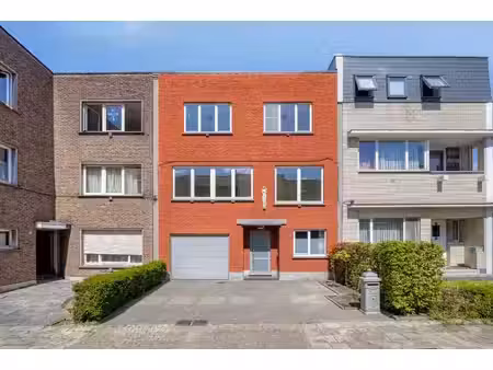 spacieuse maison familiale avec 3 chambres  bureau et jardin