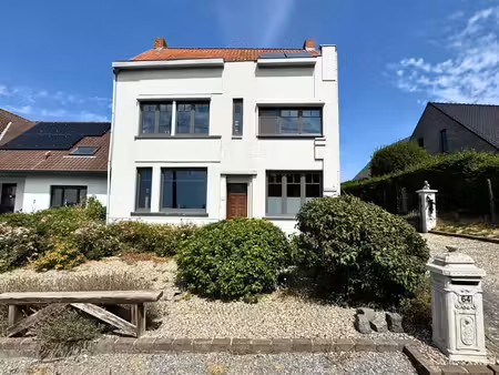 maison de caractère sur ±12 ares dans une rue très prisée