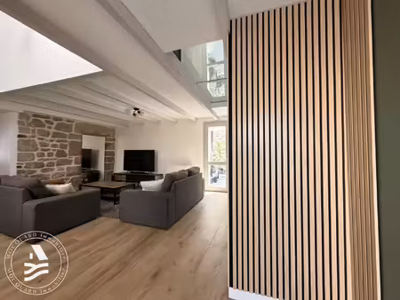 maison de caractère  entièrement rénovée avec goût