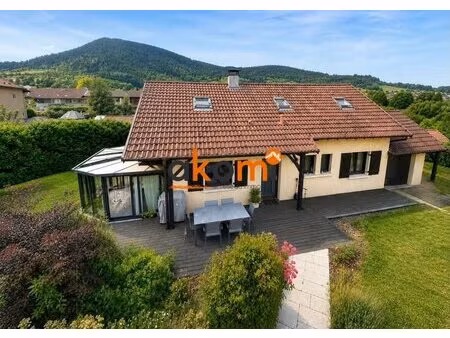 maison individuelle avec piscine et vue sur le massif du kemberg