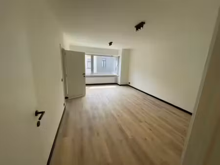 appartement rénové à sint-amandsberg