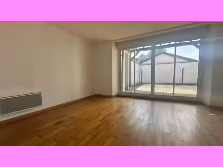 location appartement 2 pièces 49 m² à saint-palais (64120)