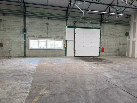 location entrepôt reyrieux 01600 666m²