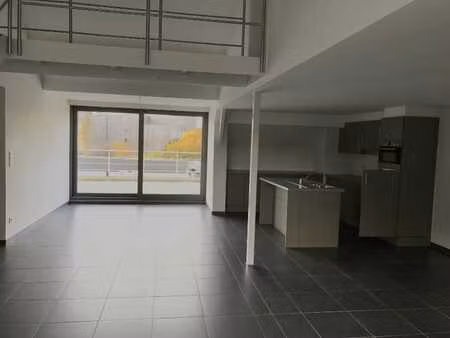 ruim duplex appartement met 2 slaapkamers en groot terras