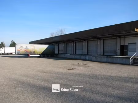 vente entrepôt 2 000 m²
