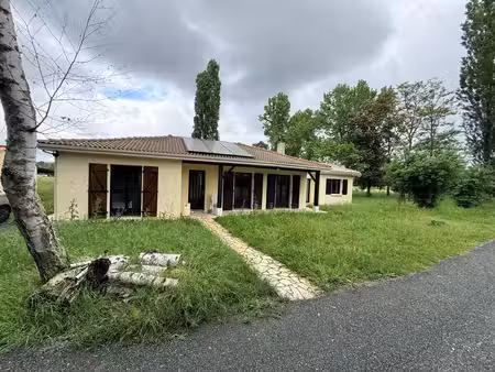 a louer maison 3 chambres sur 5000 m2 a cavignac