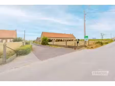 ferme sur un terrain de 6.269 m² avec changement d'affectat…