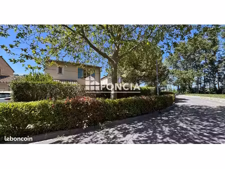 f martinez 0616831o69 pavillon en copropriété situé dans une résidence avec piscine et cad