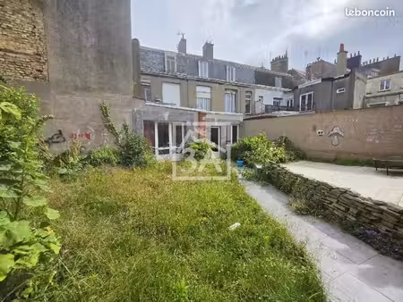 immeuble 8 pièces 220 m²