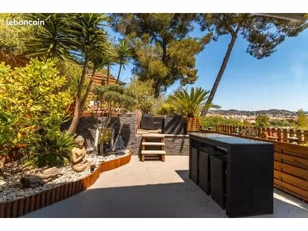 hyères – bas de costebelle : charmante maison avec jardin  au calme