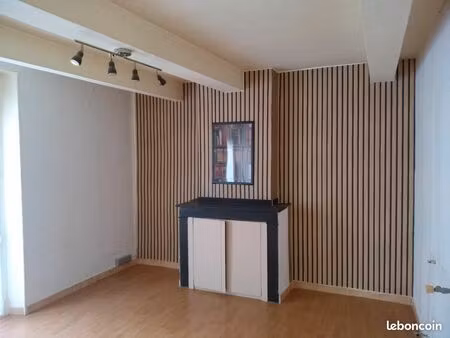 maison de ville d’environ 120 m² avec courette  à rénover
