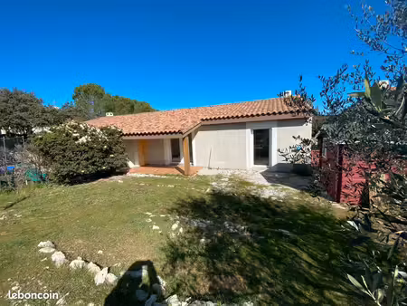 villa de plain-pied à proximité du golf de vacquerolles (nîmes)