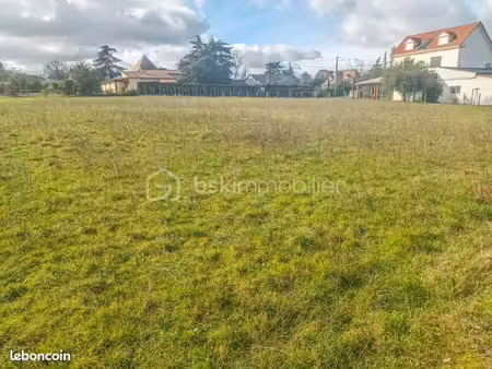 terrain 1 585 m² cuneges