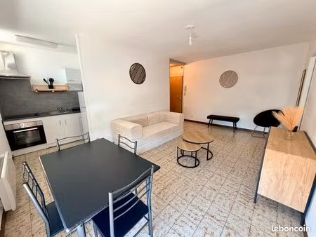 à louer – appartement t2 meublé lumineux - centre ville de charleville-mézières