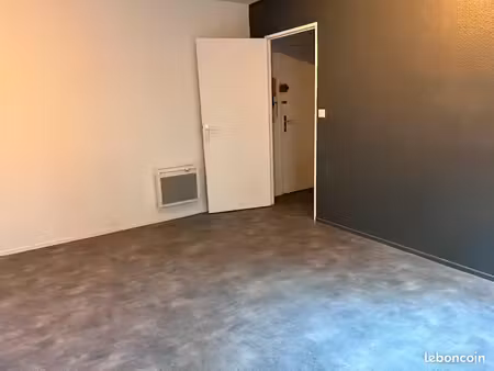très beau studio ( 26 m2 )
