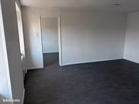 appartement f2 entièrement rénové à neuf – 50 m² – centre de delle