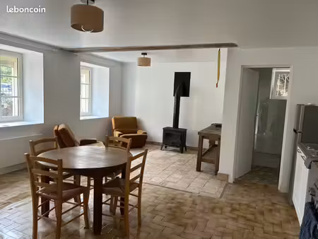 maison meublée rénovée – 46 m² – terrain 532 m² – garage – tresson