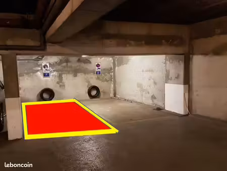 parking disponible situé en plein carré d'or de st raphaël dans une résidence sécurisée. l