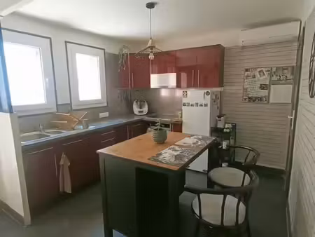 charmante maison de ville meublée – 69 m² – jardin – 2 chambres + espace sous combles
