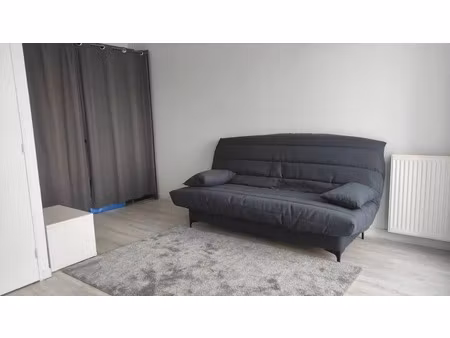 location appartement 1 pièce 28 m² à montigny-le-bretonneux (78180)
