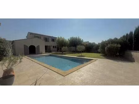 maison avec piscine et terrasse maubec (84)