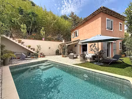 à vendre - maison familiale avec piscine  appartement indépendant et vue dégagée ? grasse 
