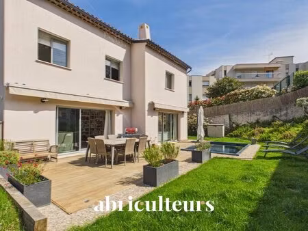 maison familiale contemporaine de 120 m² de dpe a avec mini-piscine éco en vente au centre