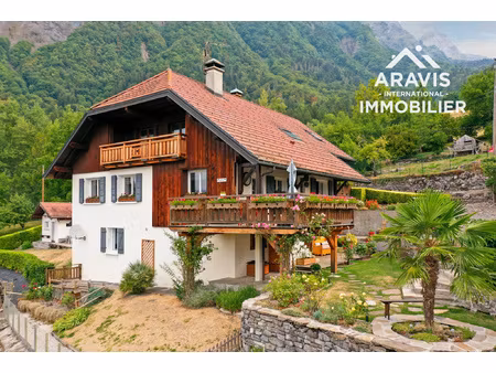 maison familiale avec vue panoramique sur les hauteurs d'ugi