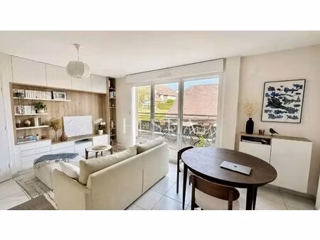 annecy-le-vieux – t2 lumineux avec grand balcon et garage fermé