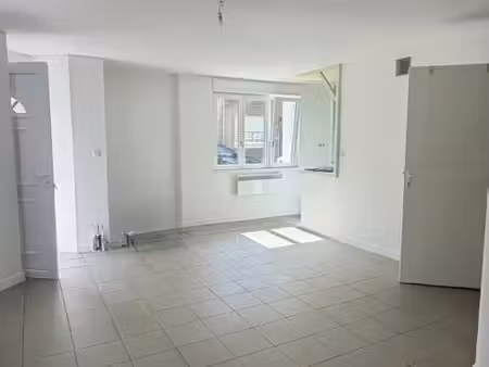 appartement t2 de 50 m² en rez-de-chaussée