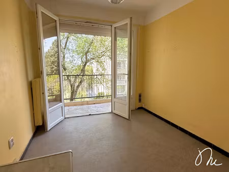 appartement 2 pièces avec balcon  cave et stationnement libr