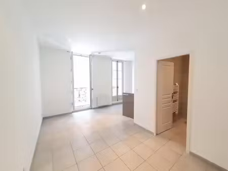 studio avec avancée balcon – secteur joliette  à deux pas de la rue de la république