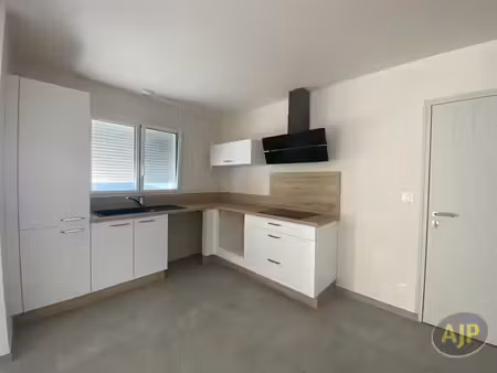 location maison 4 pièces 88.56 m² à froidfond (85300)  850 €