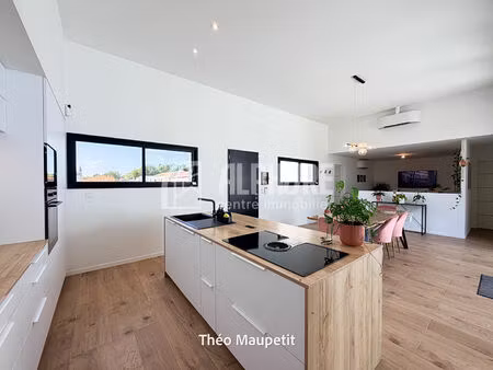 maison saint denis la chevasse 4 pièce(s) 121 m2