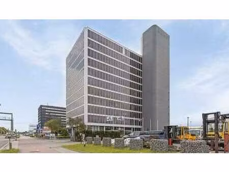 bureaux rénovés à louer dans le bâtiment ahlers à anvers