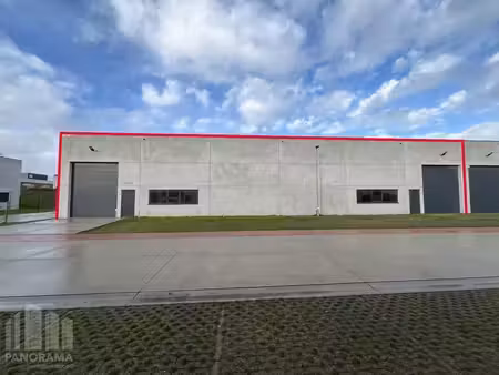 instapklaar magazijn op toplocatie nabij op- & afrit e40 ...