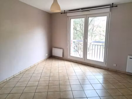location appartement 2 pièces 43 m² à sens (89100)