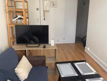 f2 quartier hôtel de ville entre gare et chu 40m2  mmeublé équipé traversant proche ttes c