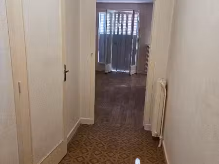 chamalières – t2 42 m² avec box fermé et parking privatif et cave – résidence calme 610 ch