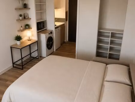 studio rénové avec balcon • triple vitrage • tout équipé • résidence calme