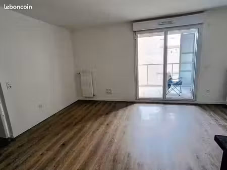 location f2 non meublé prés du metro