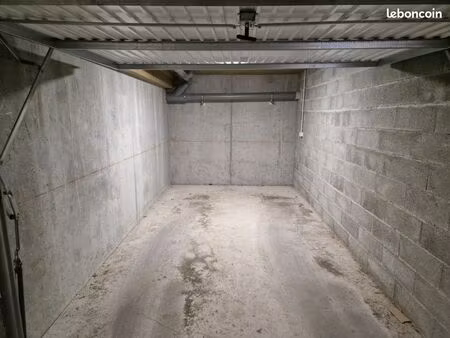 garage à louer avec électricité 18 m²