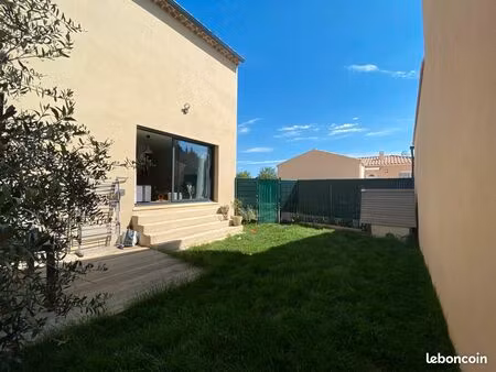 maison récente t4 avec jardinet et garage