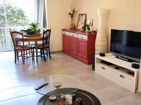 à louer – appartement t3 de 73 m² en rez-de-chaussée à roquefort-la-bédoule - chauffage co