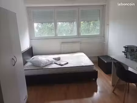 location de chambre meublée avec douche privée