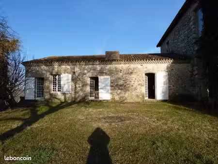 proche bazas  langon  marmande  la réole. aile de manoir du 17ème siècle de plein pied