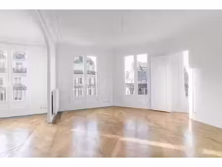 paris ii - a louer vide - rue reaumur - beau 4 pieces - refait a neuf - 5e etage avec balc