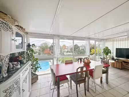 maison en pierre pauillac 6 pièce(s) 150 m2   3 chambres  piscine  garage   climatisation 