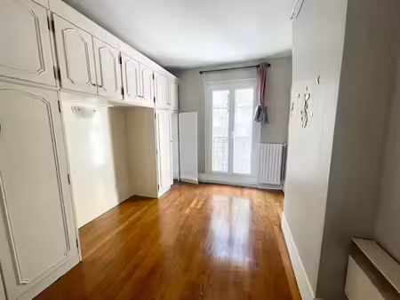location meublée appartement 4 pièces 70 m² à paris 10ème (75010)  2 430 €